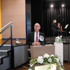 Pfarrer Klaus Dieter-Inerle mahnte in seiner Rede, dass man nicht wegschauen dürfe.