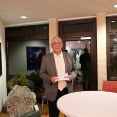 Bürgermeister Uwe Jäger hieß die Kunstinteressierten herzlich willkommen.