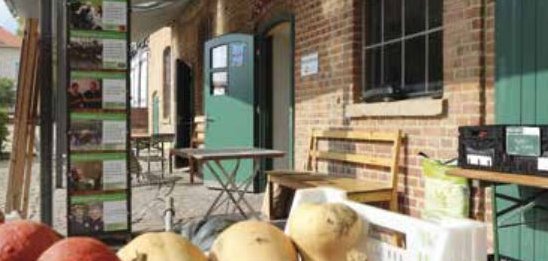 Der Einkaufsführer „Regionale Entdeckungen im Landkreis Kassel – frische Lebensmittel aus der Region“ ist der perfekte Wegweiser zu wohnortnah geernteten oder hergestellten Produkte. 