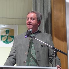 Ferdinand Hueter beim 25-jährigen der Kommunalen Partnerschaft von Lohfelden und Berg im Drautal seit 25.06.1988.