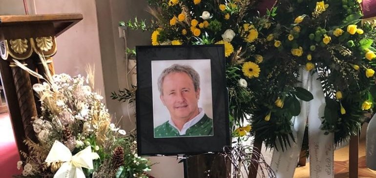 Am 19. Februar 2022 fand in Berg im Drautal die Beerdigung von Ferdinand Hueter statt, der von 1997 bis 2018 Bürgermeister von Lohfeldens Partnergemeinde gewesen ist. Erste Beigeordnete Bärbel Fehr und Gemeindevertretervorsitzender Norbert Thiele überbrachten die Beileidswünsche der Gremien und Bürgerinnen und Bürger der Gemeinde Lohfelden. Beigeordneter Armin Brethauer vertrat auch die Freiwillige Feuerwehr Lohfelden und die Agendagruppe „Berg im Drautal.