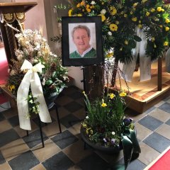Am 19. Februar 2022 fand in Berg im Drautal die Beerdigung von Ferdinand Hueter statt, der von 1997 bis 2018 Bürgermeister von Lohfeldens Partnergemeinde gewesen ist. Erste Beigeordnete Bärbel Fehr und Gemeindevertretervorsitzender Norbert Thiele überbrachten die Beileidswünsche der Gremien und Bürgerinnen und Bürger der Gemeinde Lohfelden. Beigeordneter Armin Brethauer vertrat auch die Freiwillige Feuerwehr Lohfelden und die Agendagruppe „Berg im Drautal.