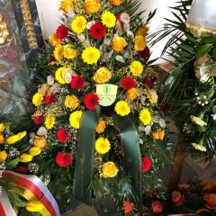 Das Blumengebinde der Gemeinde Lohfelden.