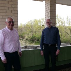 Bürgermeister Uwe Jäger (l.) begrüßte den neu für die Fachberatungsstelle Wohnen im Rathaus Lohfelden zuständigen Fachberater Matthias Haese am 13.04. herzlich im Rathaus.