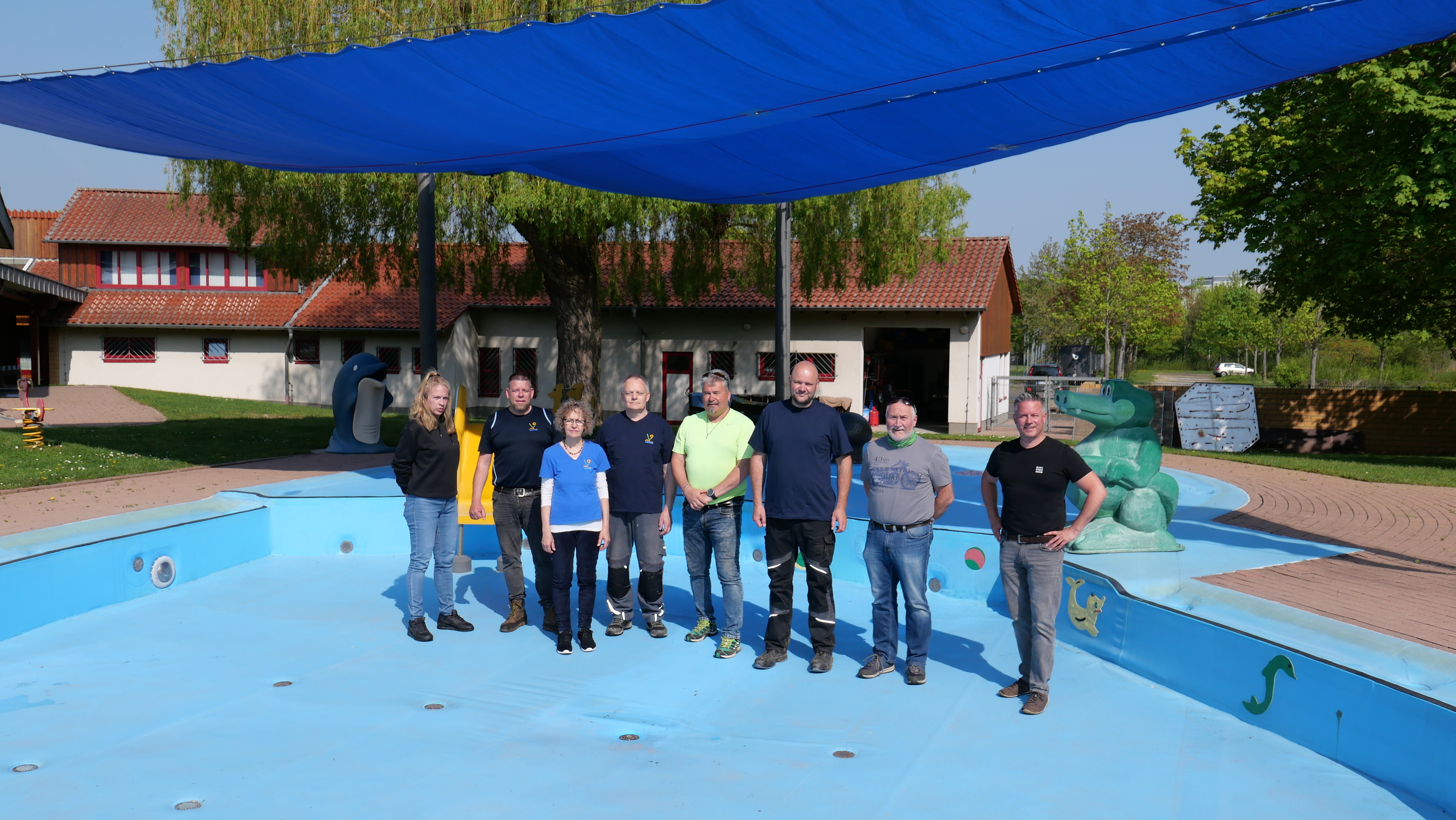 Das Team des Freibad freut sich auf viele Besucherinnen und Besucher: Stephanie Lößel, Tobias Wollrath, Dagmar Montag, Dirk Jochens, Dirk Greve, Bastian Paßau, Klaus Günther und Thorsten Bürgel; es fehlt Peter Lößel.