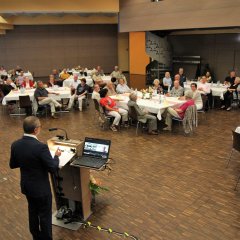 Blick in den Saal.  