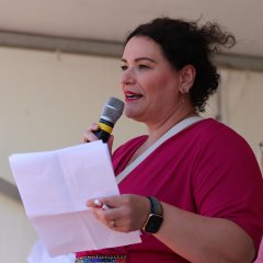 Edita Basha betonte in ihrem Grußwort, dass sich der Ausländerbeirat stets als Team präsentiere.