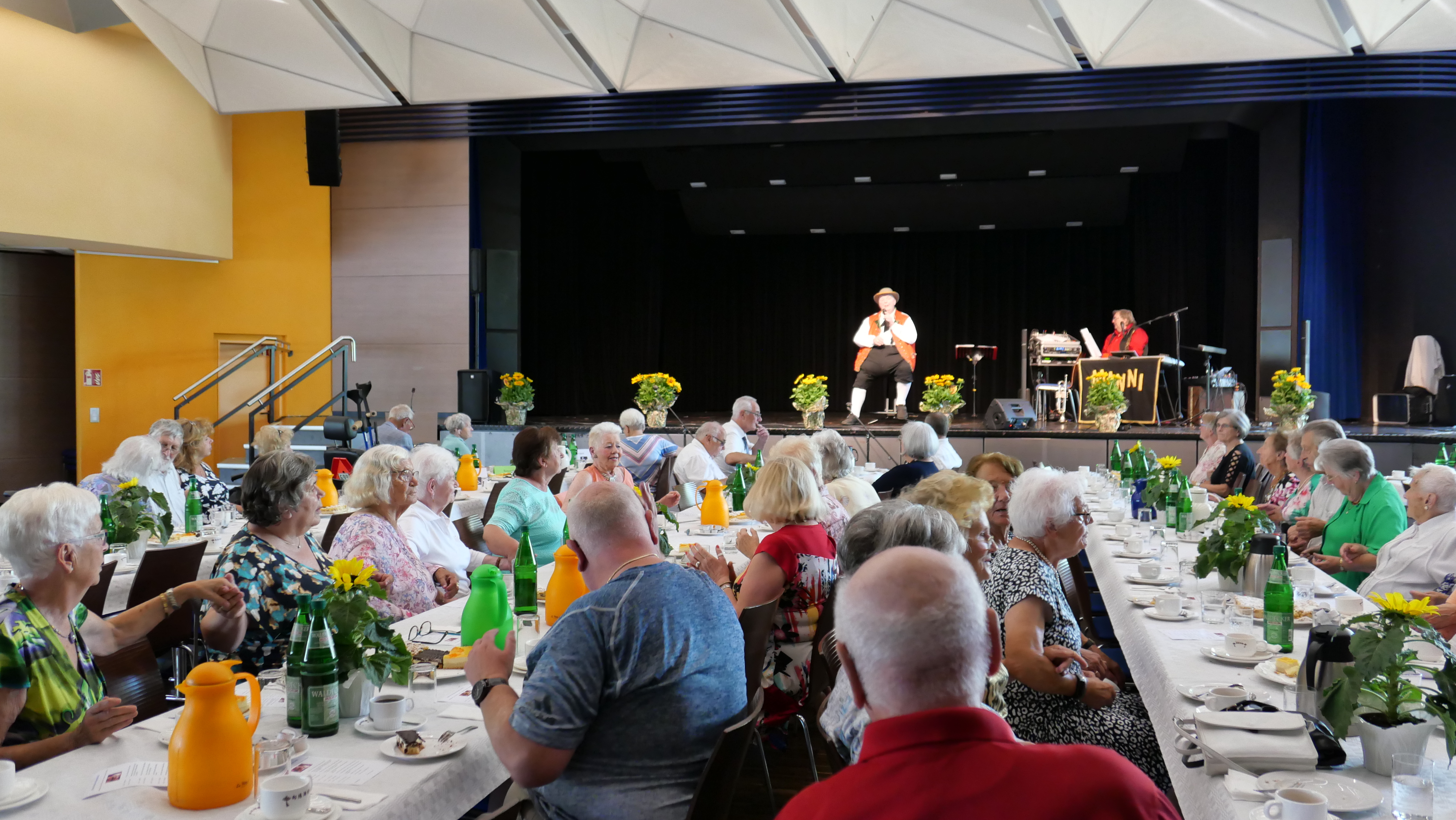 Die Gäste schunkelten fleißig mit.