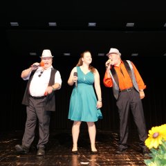 Die nordhessischen Tenöre Udo Weitz (l.) und Klaus Wenzel (r.) überzeugten zusammen mit Sängerin Melanie Freitag mit ihren tollen Stimmen.