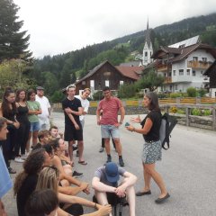Ortsrundgang mit Tanja Weiß-Thalmann vom Tourismusbüro Berg im Drautal.
