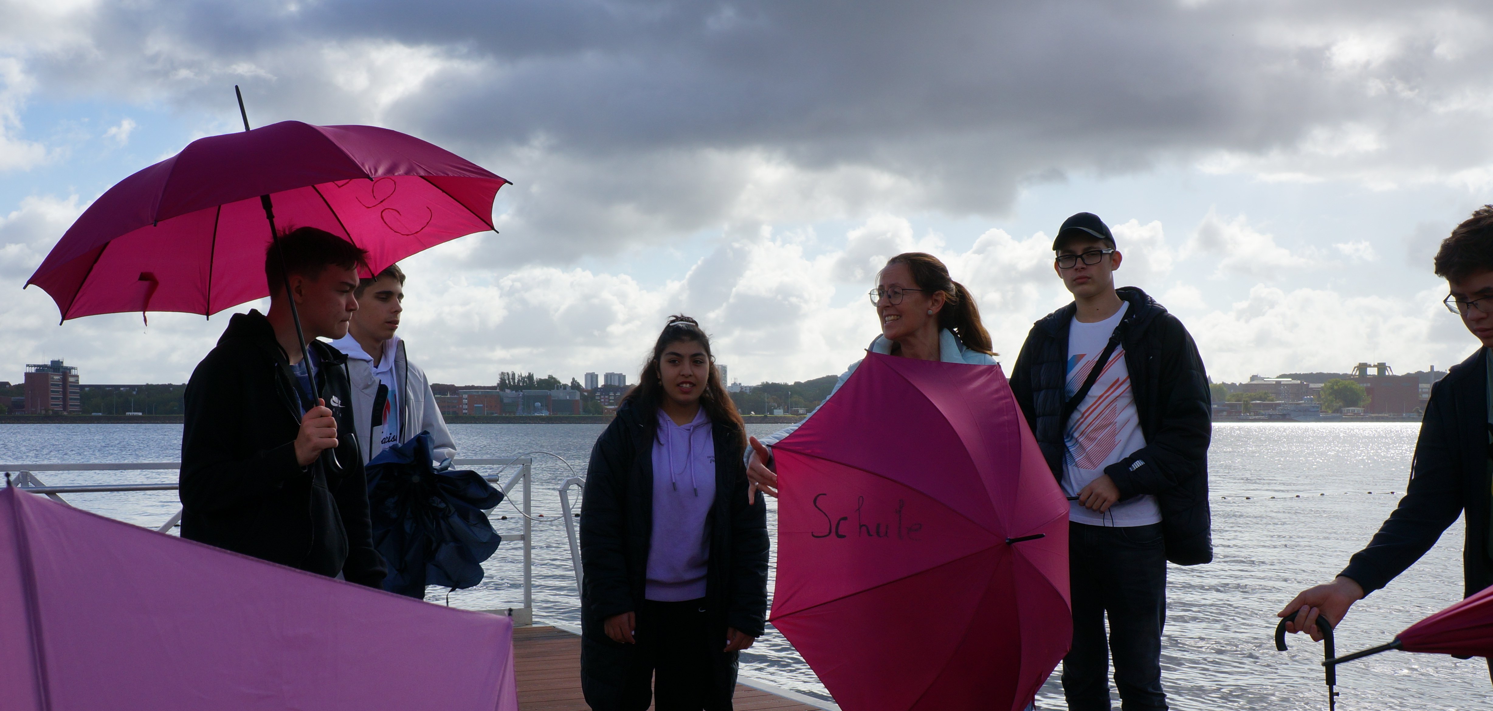 Einüben der Regenschirm-Performance.
