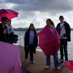 Einüben der Regenschirm-Performance.