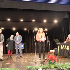 Stellv. Seniorenbeiratsvorsitzende Karin Schnell (2.v.r.) begrüßte gemeinsam mit Bürgermeister Uwe Jäger (3.v.l.), Gemeindevertretervorsitzendem Norbert Thiele (l.) und Vorsitzender der AWO Ortsverein Lohfelden, Karin Kuhn (2.v.l.), die zahlreichen Gäste.  