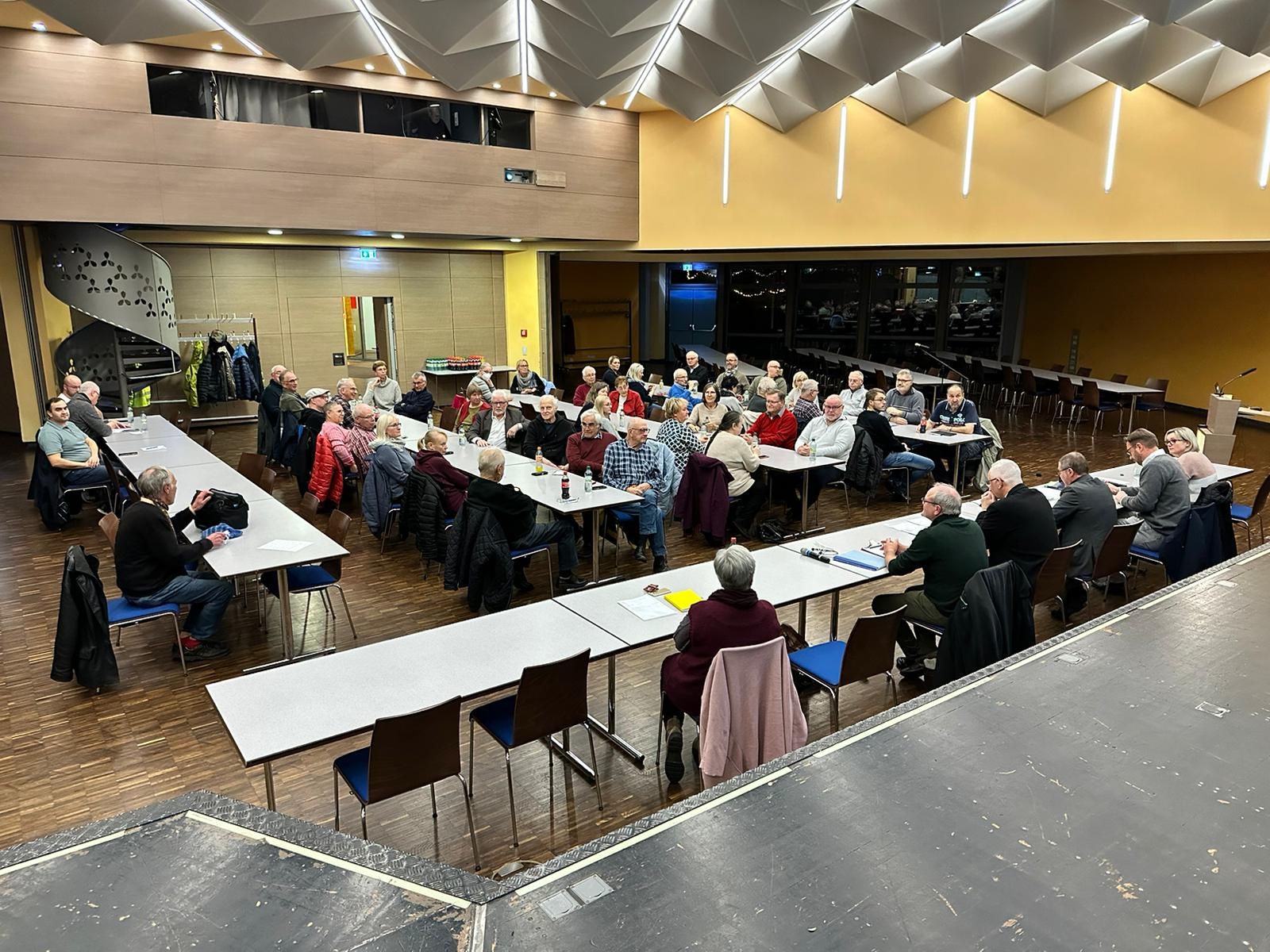Die Teilnehmerinnen und Teilnehmer der diesjährigen Bürgerversammlung am 30.11. im Bürgerhaus.