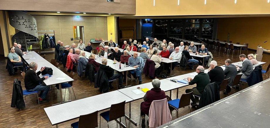 Die Teilnehmerinnen und Teilnehmer der diesjährigen Bürgerversammlung am 30.11. im Bürgerhaus.