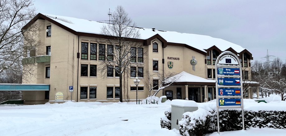 Das Rathaus Lohfelden bleibt zwischen den Jahren, vom 27. bis 30.12.2022, geschlossen.