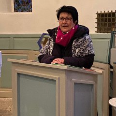 Rahmenprogramm der Evangelischen Kirchengemeinde: Gemeinsames Singen moderiert von Bärbel Fehr.