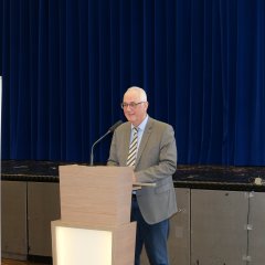 Bürgermeister Uwe Jäger hieß die anwesenden Gäste herzlich willkommen und erläuterte, was für ihn bei der Entscheidung zur Teilnahme an KOMPASS im Vordergrund stand.