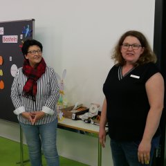 Erste Beigeordnete Bärbel Fehr (l.) begrüßte gemeinsam mit Büchereileiterin Sabrina Bieberstedt die Gäste.