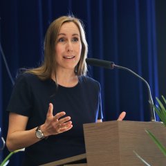 Die Ansprache hielt Astrid Wallmann, Präsidentin des Hessischen Landtages.  