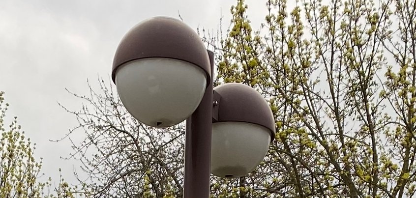 Laterne auf dem Parkplatz am Lohfeldener Bürgerhaus.