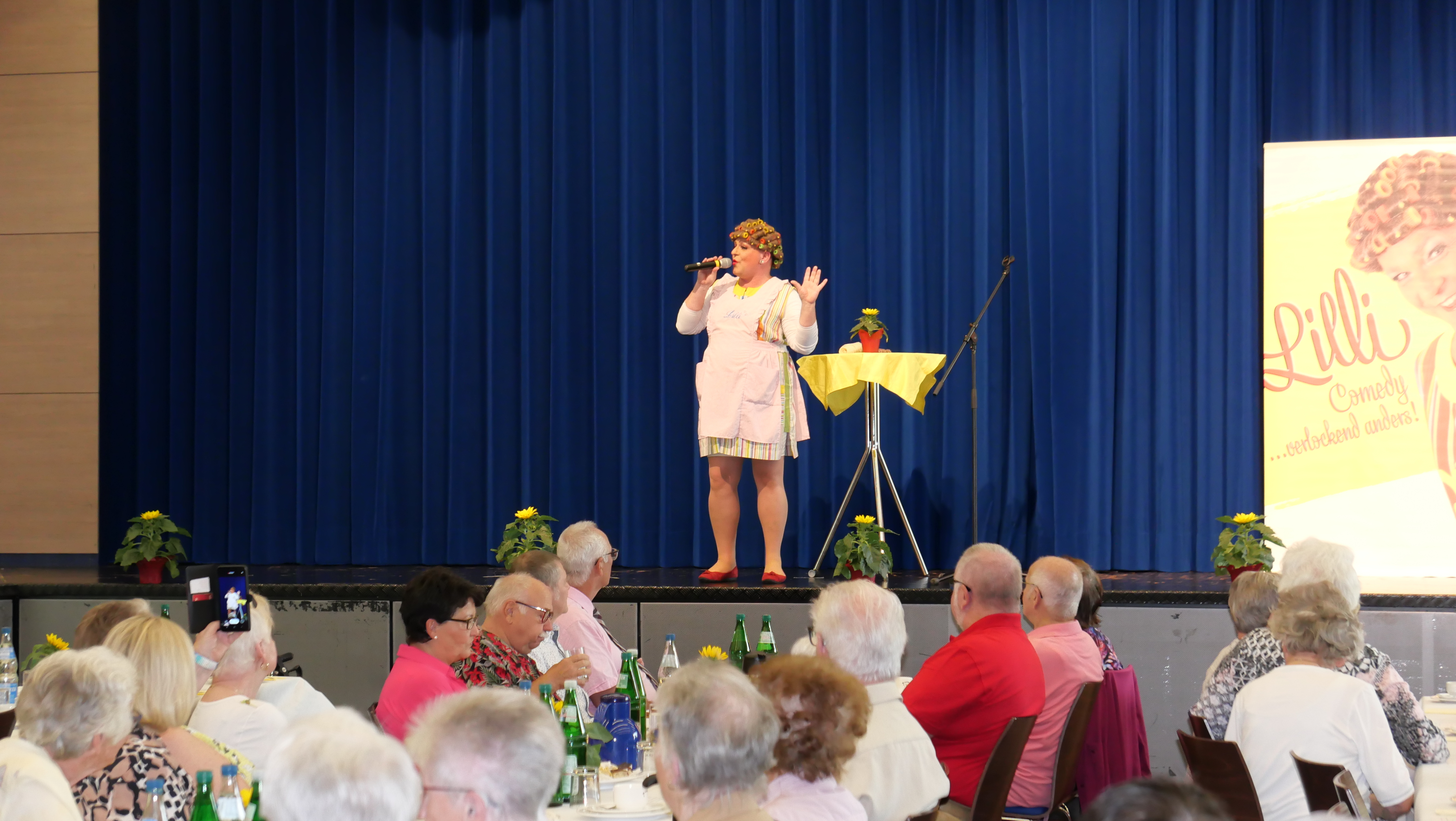 Lilli sang, tanzte, zauberte und plauderte ohne Bodenhaftung.