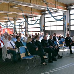 Auf dem Foto sind Die anwesenden Gäste am 07.07. im Feuerwehrhaus zu sehen. - Link öffnet seitenüberlagerndes Dialog-Fenster