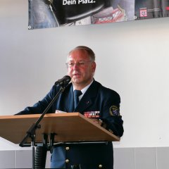 Auf dem Foto ist Präsident des Landesfeuerwehrverbands, Norbert Fischer, während seiner Ansprache zu sehen.