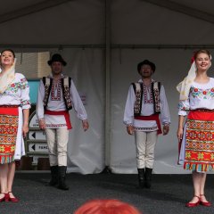 Die Tanzpaare der Moldawischen Tanzgruppe sorgten für ausgelassene Stimmung unter den Zuschauerinnen und Zuschauern.
