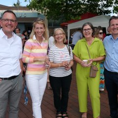 Schnappschuss: Söhrenwalds Bürgermeister Ralph Eberwein, Landtagskandidatin Anna Maria Schölch, Gemeindevertreterinnen Pia Kirchner und Ursula Hartwig und Fuldabrücks Bürgermeister Andreas Damm.