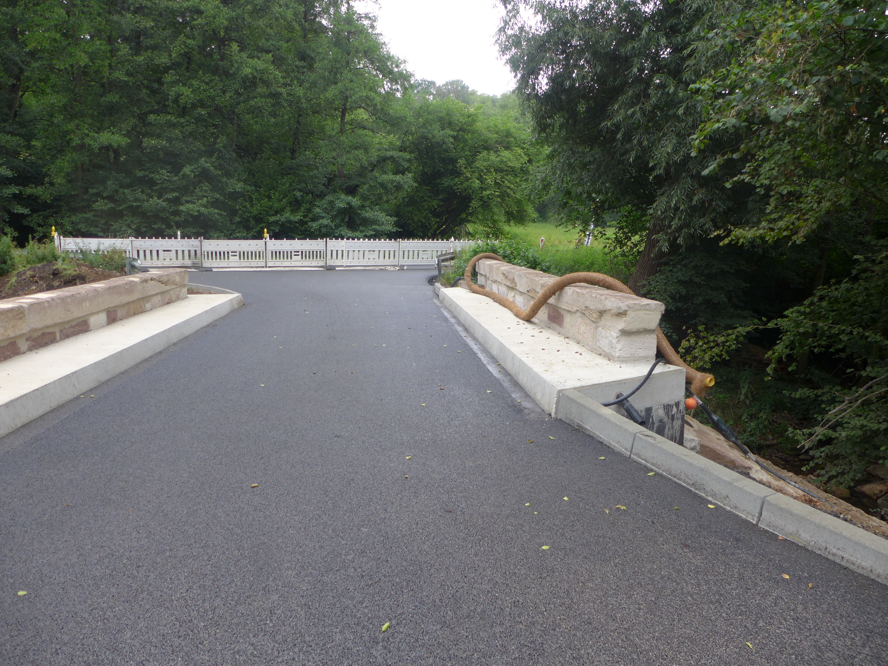 Sanierung der Sandsteinbrücke Alte Welleröder Straße.