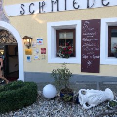 Tafel am Gasthof zur Schmiede.