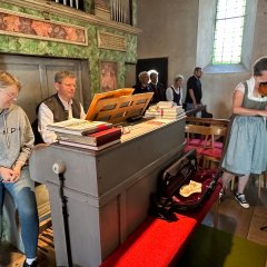 Katja und Tobias Geismann umrahmten den Gottesdienst musikalisch.