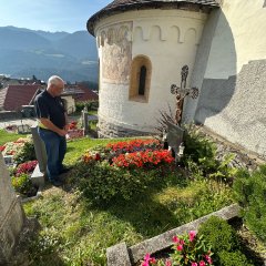 Gedenkminute am Grab der verstorbenen ehemaligen Bürgermeisters Ferdinand Hueter.