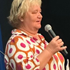 Beigeordnete Silvia Eckel während ihrer Begrüßung. Sie dankte den Mitwirkenden für ihr Engagement.