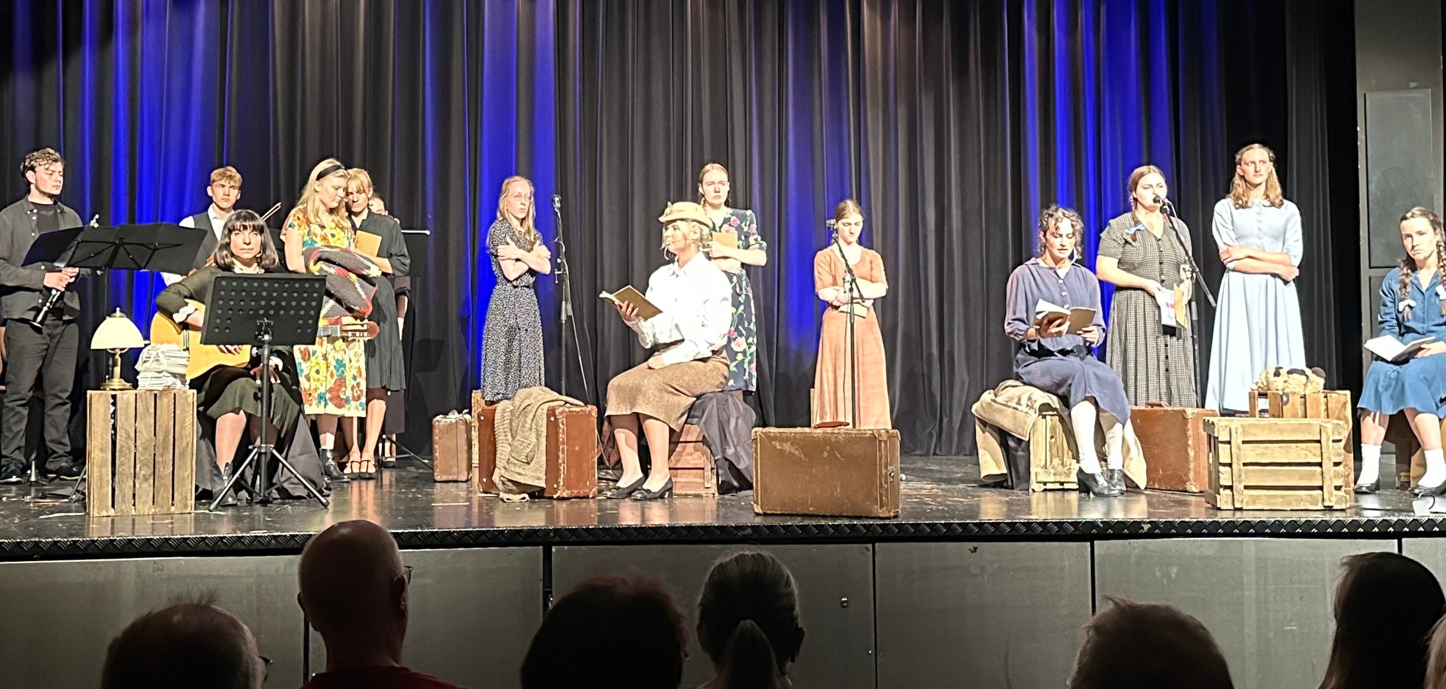 Blick auf die Bühne.