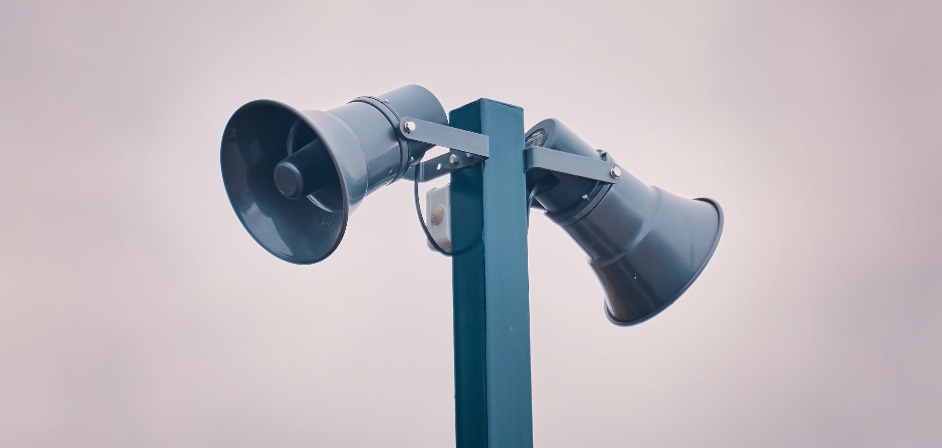 Zwei Sirenen am am Himmel