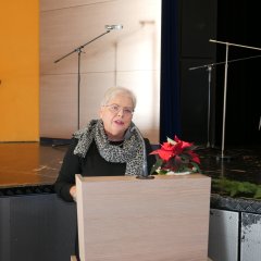 Moderatorin Karin Kuhn von der AWO Ortsverein Lohfelden führte gekonnt durch das Programm.  