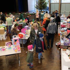 Kinderflohmarkt am Sonntag.
