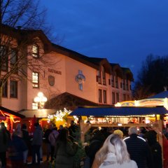 Blick auf den 30. Lohfeldener Weihnachtsmarkt.  