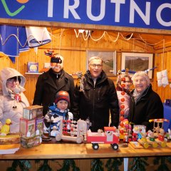 Der Freundeskreis Trutnov verkaufte Holzspielzeug aus dem Riesengebirge, informierte über die Partnergemeinde und auch der Rübezahl war mit einem spannenden Gewinnspiel vor Ort!