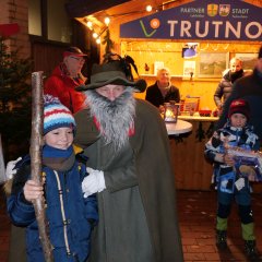 Der Freundeskreis Trutnov verkaufte Holzspielzeug aus dem Riesengebirge, informierte über die Partnergemeinde und auch der Rübezahl war mit einem spannenden Gewinnspiel vor Ort!  