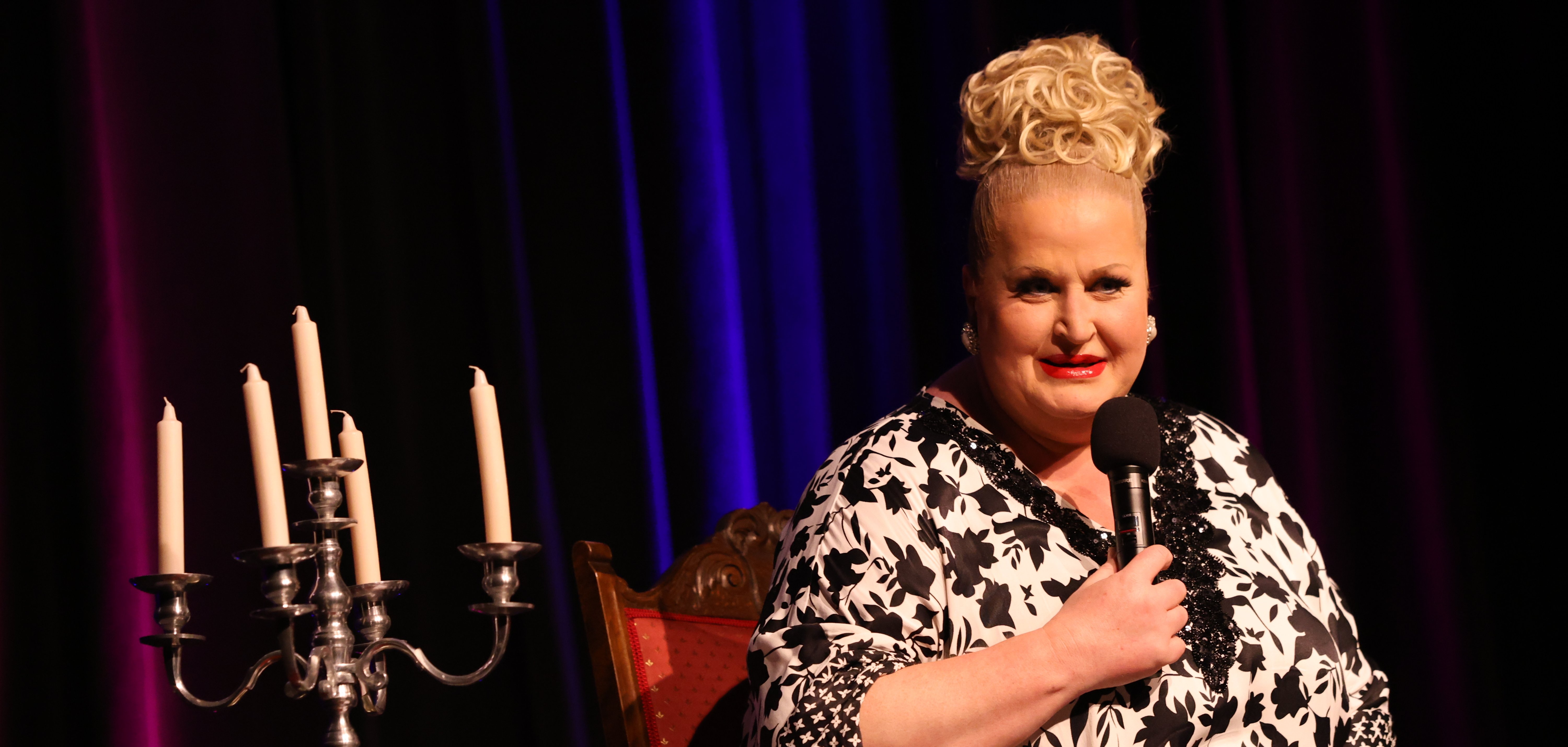 Daphne de Luxe – witzig und manchmal nachdenklich mit ihrem Programm "artgerecht"!