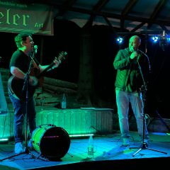 Veranstalter Andreas Amthor im Duett mit Rory Gallagher.