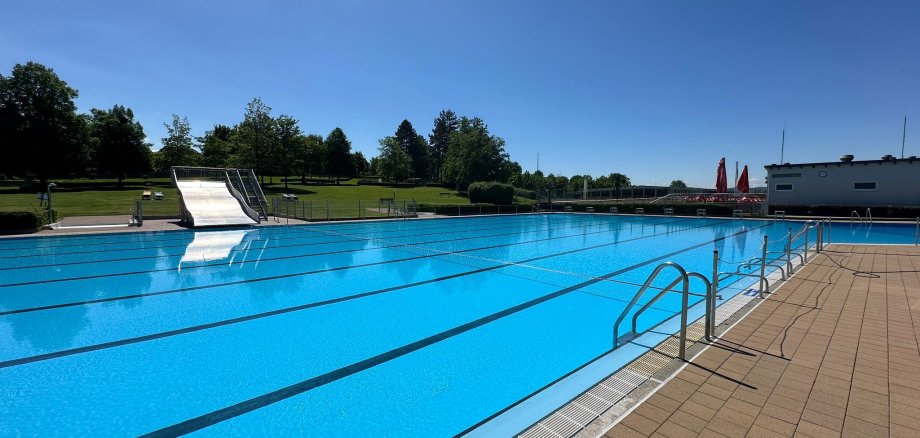 Das Schwimmbecken kurz bevor es losging.