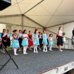 Die Kinder- und Jugendtanzgruppen und Ballerinas vom Internationalen Ballett Attitude e.V. unter der Leitung von Irina Kotowitsch zeigten anmutige Tanzeinlagen, hier eine der Gruppen.