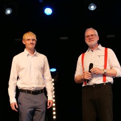 Durch das Programm führte Moderator Bernd Kaiser mit Unterstützung vom U20 Vizeweltmeister von 2022 im Surfen, Nick Spangenberg.