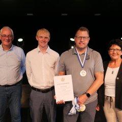 Die 2. Herrenmannschaft des FSC Lohfelden konnte wegen eines zeitgleichen Spiels nicht anwesend sein und wurde vertreten durch Vorstandsmitglied René Albert. Der Mannschaft gelang der Aufstieg in die Kreisliga A.