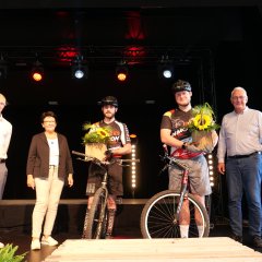 2022 Surfen, Disziplin „Wave”), Bärbel Fehr, (Erste Beigeordnete Gemeinde Lohfelden), Jan Salzmann, Tobias Nehler (Zweiter und Dritter der Norddeutschen Meisterschaften 2024 im Fahrradtrial, beide vom Team Bikes in Motion), Uwe Jäger (Bürgermeister Lohfelden).