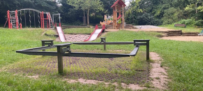 Gemeinsam Balancieren und Wippen auf dem neuen „Groovie“. Gemeinsam Balancieren und Wippen auf dem neuen „Groovie“.
